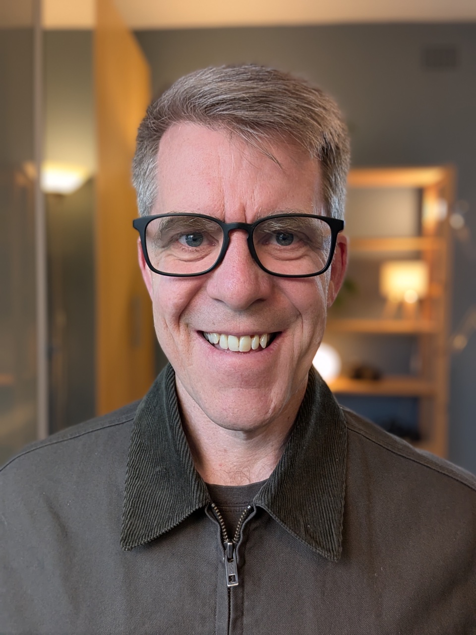 Benjamin Mitchell, CBT/REBT therapist, smiling to camera